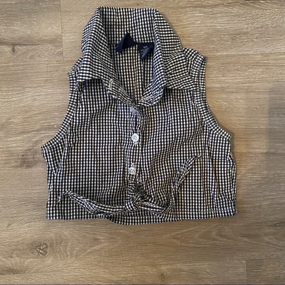 Gingham black and white crop shirt